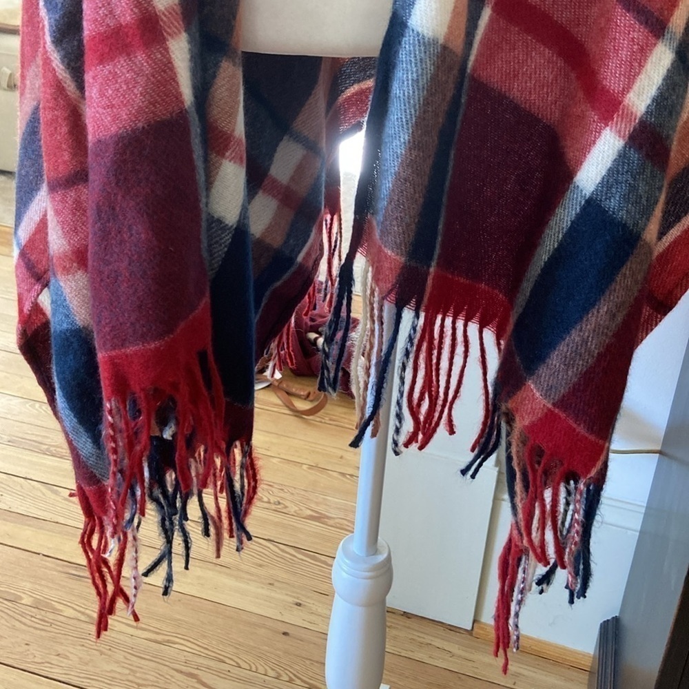 Woolrich Navy, Red, White Plaid Flannel Fringe Poncho Wrap - One Size - Picture 6 of 6